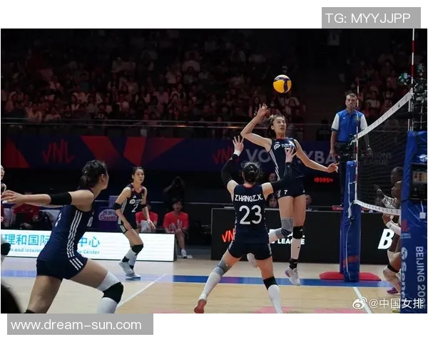 中国女排迎战土耳其队全力争胜展现实力与团队精神